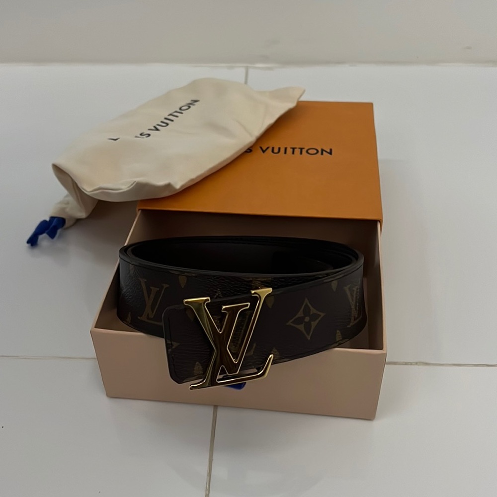 Authentic Louis Vuitton pyramids 40 MM belt